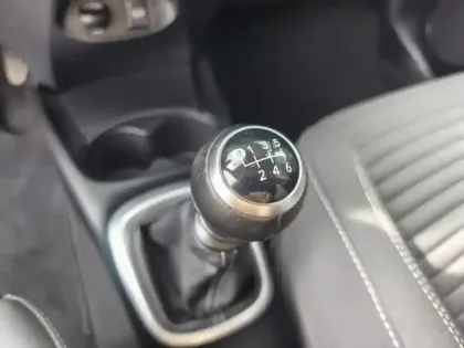 Photo 16 Toyota Yaris Gén. III Ph3 Dynamic 5