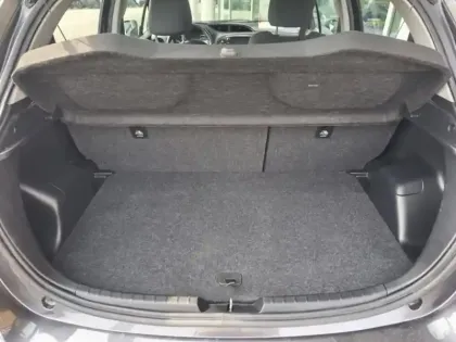 Photo 8 Toyota Yaris Gén. III Ph3 Dynamic 5