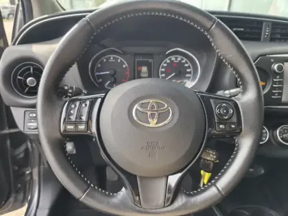 Photo 5 Toyota Yaris Gén. III Ph3 Dynamic 5