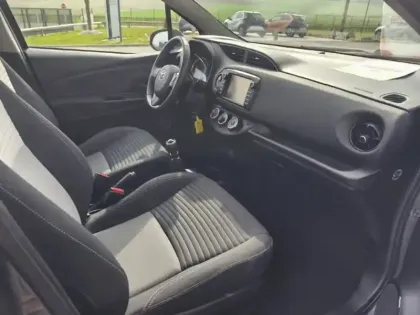 Photo 11 Toyota Yaris Gén. III Ph3 Dynamic 5