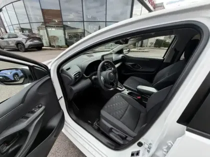 Photo 8 Toyota Yaris Hybride 116h Design Pack Confort 11