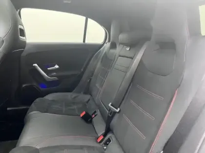 Photo 18 Mercedes Classe A 200 d AMG Line