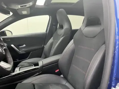 Photo 16 Mercedes Classe A 200 d AMG Line