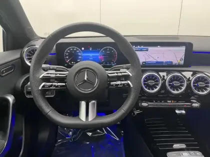 Photo 17 Mercedes Classe A 200 d AMG Line