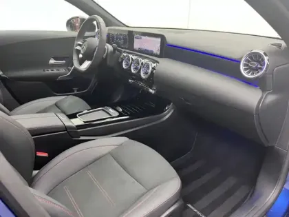 Photo 15 Mercedes Classe A 200 d AMG Line