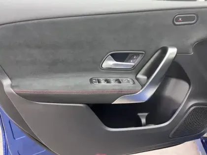 Photo 13 Mercedes Classe A 200 d AMG Line