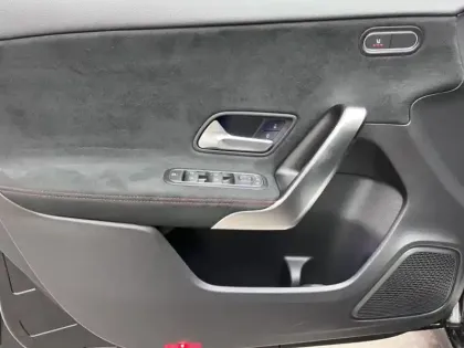 Photo 15 Mercedes Classe A 180 AMG Line