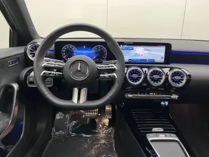 Photo 17 Mercedes Classe A 180 AMG Line