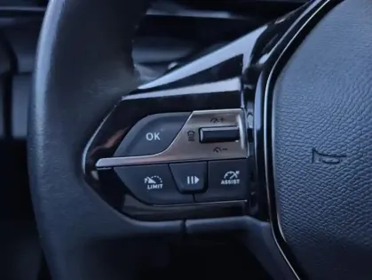 Photo 33 Peugeot 308 III BlueHDI 130 AUTO8 ALLURE