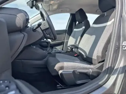 Photo 8 Citroën C4  BlueHDi 110ch S&S Feel