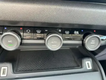 Photo 13 Citroën C4  BlueHDi 110ch S&S Feel