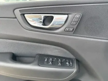 Photo 10 Volvo Xc60  B5 AdBlue AWD 235ch R-Design Geartronic