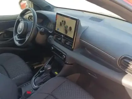 Photo 8 Toyota Yaris  116h Collection 5p MC24