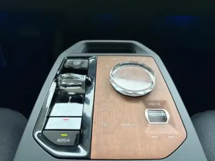 Photo 10 BMW Ix  xDrive50 523ch