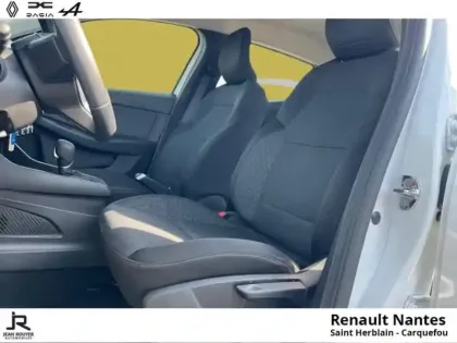 Photo 12 Renault Clio  1.6 E-Tech hybride 140ch Business