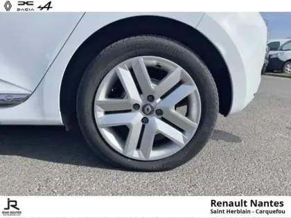 Photo 8 Renault Clio  1.6 E-Tech hybride 140ch Business