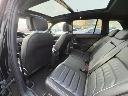 Photo 8 Volkswagen Tiguan  2.0 TDI 150ch R-Line Exclusive DSG7