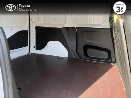 Photo 6 Toyota Proace  CITY Medium 130 D-4D Business BVA RC23