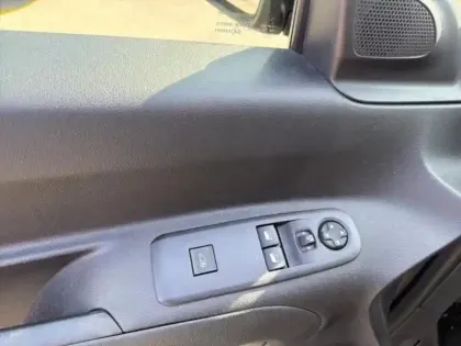 Photo 11 Peugeot Partner  Standard 650kg BlueHDi 100ch S&S BVM5 Asphalt