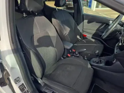 Photo 10 Ford Fiesta Gén. V Ph2 Titanium Business 5