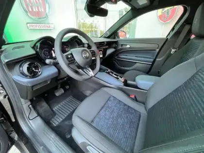 Photo 10 Alfa Romeo Junior  1.2 Ibrida 145ch Techno e-DCT6