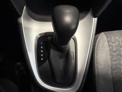 Photo 12 Toyota Yaris Gén. I Ph1 Dynamic Business 5