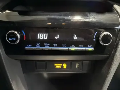 Photo 11 Toyota Yaris Gén. I Ph1 Dynamic Business 5