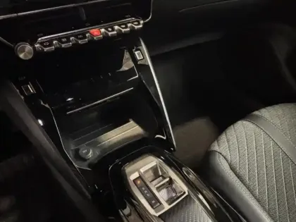 Photo 12 Peugeot 2008  1.2 PureTech 130ch S&S Allure EAT8