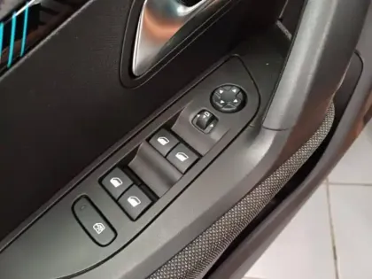 Photo 10 Peugeot 2008 Gén. II Ph1 NG Style 5