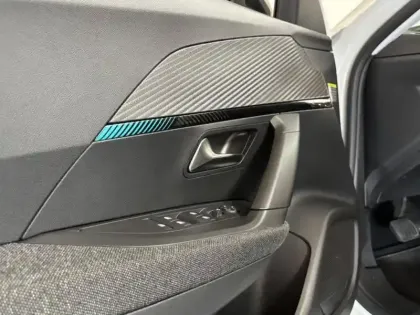 Photo 11 Peugeot 2008  e- 136ch Style