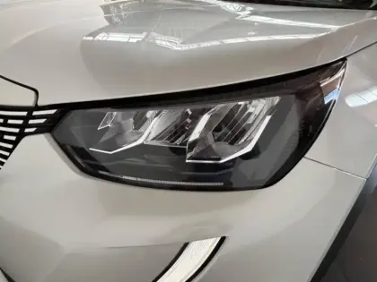 Photo 12 Peugeot 2008  e- 136ch Style