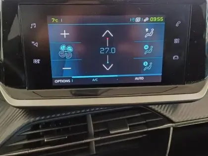 Photo 13 Peugeot 208  e- 136ch Style