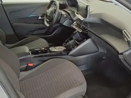 Photo 5 Peugeot 208  e- 136ch Style