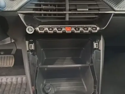 Photo 9 Peugeot 208  e- 136ch Style