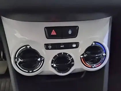 Photo 39 Peugeot 208  PureTech 68ch BVM5