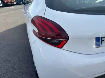 Photo 16 Peugeot 208  PureTech 68ch BVM5