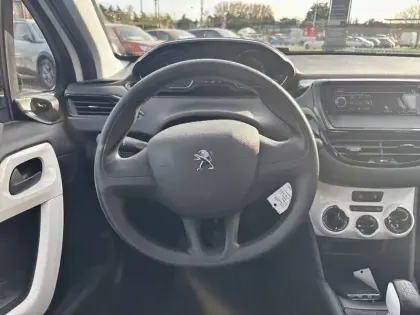 Photo 8 Peugeot 208  PureTech 68ch BVM5