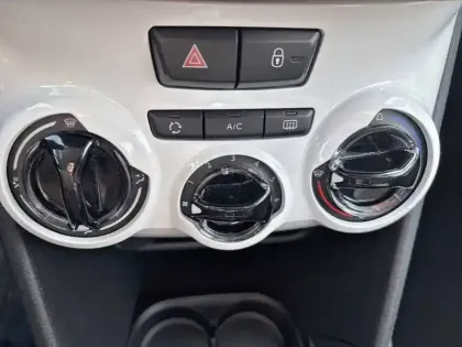 Photo 18 Peugeot 208  PureTech 68ch BVM5