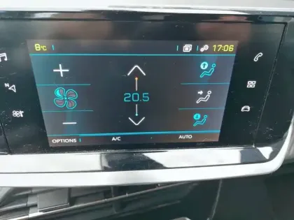 Photo 14 Peugeot 208  Electrique 50 kWh 136ch