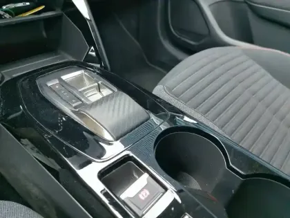 Photo 13 Peugeot 208  Electrique 50 kWh 136ch