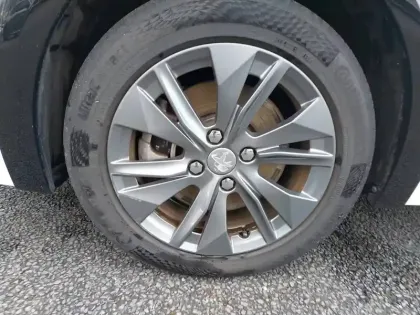 Photo 12 Peugeot 208  Electrique 50 kWh 136ch