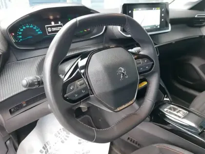 Photo 8 Peugeot 208  Electrique 50 kWh 136ch