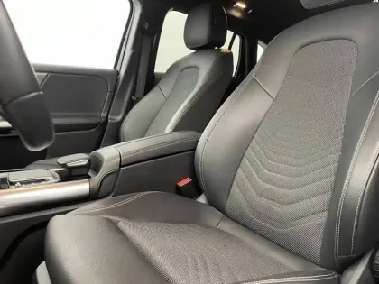 Photo 86 Mercedes GLA  200 7G-DCT