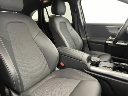 Photo 99 Mercedes GLA  200 7G-DCT