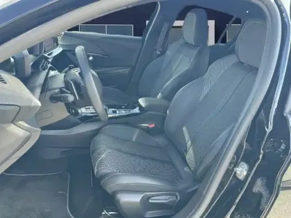 Photo 42 Peugeot 208  Hybrid 136 e-DCS6