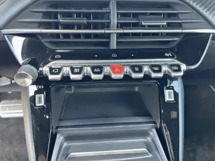 Photo 51 Peugeot 208  Hybrid 136 e-DCS6