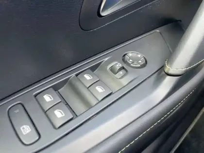 Photo 85 Peugeot 208  Hybrid 136 e-DCS6