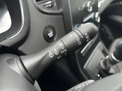 Photo 14 Renault Scenic Grand  TCe 140 FAP EDC - 21