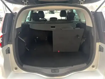 Photo 60 Renault Scenic Grand  TCe 140 FAP EDC - 21