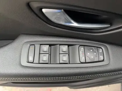 Photo 35 Renault Scenic Grand  TCe 140 FAP EDC - 21